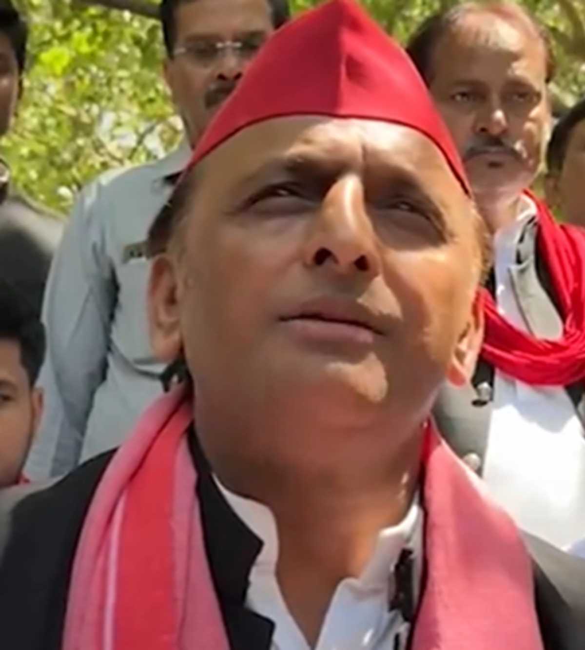 नामांकन के बाद अखिलेश-बोले- नकारात्मक राजनीति का होगा खात्मा